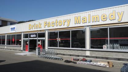 <p>Eine Verkaufsfläche von 800 qm bieten die Räumlichkeiten in der Avenue des Alliés. Dem Geschäft ist auch ein Drive In angegliedert.</p>