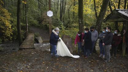 <p>Der Stein ist am Zusammenfluss des Bayehon-Baches mit der Warche zu finden.</p>