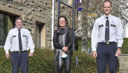 <p>Die Vorsitzende des Polizeikollegiums, Marion Dhur, ist froh, dass sich Johannes Cremer (rechts) bereit erklärt hat, am 1. November die Nachfolge von René Trost als Chef der Polizeizone Eifel anzutreten.</p>