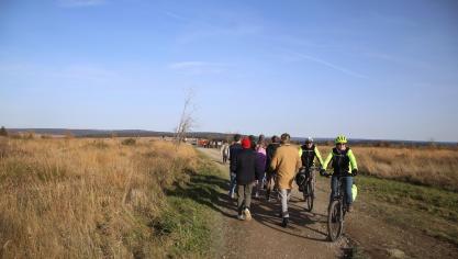 <p>Bisweilen ging es auch auf den Wanderwegen im Hohen Venn etwas eng zu, doch nur in wenigen Ausnahmen hielten sich die Besucher nicht an die Abstandsregeln oder die Verpflichtung, einen Mund-Nasen-Schutz zu tragen.</p>
