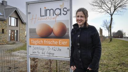 <p>Jeweils samstags bietet Katrin Niessen einen Hofverkauf an. Ansonsten werden die Eier in einigen Geschäften verkauft.</p>