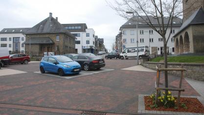 <p>Mehrheit und Opposition waren sich einig, dass die Lenkung des Fahrradverkehrs u.a. im Bereich des Denkmalplatzes (Foto) und der Mühlenbachstraße (hinten) verbessert werden müsse.</p>