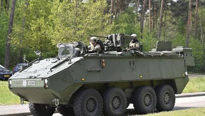 <p>Auch Panzerfahrzeuge kommen bei der Fahndung zum Einsatz.</p>