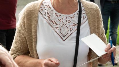<p>Sarah Genten-Schouteden, Simone Hubys Tochter, zeigte sich erfreut, die Werke ihrer Mutter im ZVS-Museum zu sehen.</p>