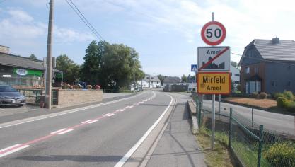 <p>Auf der Regionalstraße N 658 (Amel-Büllingen) erfolgt die Abschnittsmessung auf dem 600 Meter langen Teilstück von der ehemaligen Molkerei bis zum Ende der Tempo-50-Zone in Mirfeld.</p>