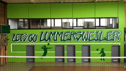 <p>„Let’s go Lommersweiler“: Die gegnerischen Mannschaften wissen gleich beim Betreten der Halle, mit wem sie es zu tun haben.</p>