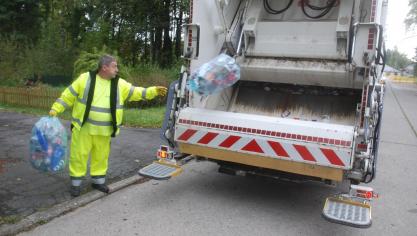 <p>In den Ortschaften der Gemeinde Bütgenbach fand am Montag die erste Haussammlung sogenannter PMK-Abfälle (Kunststoff- und Metallverpackungen sowie Getränkekartons) statt.</p>