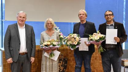 <p>PDG-Präsident Karl-Heinz Lambertz (l.) überreichte die Preise.</p>