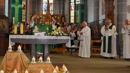 <p>In einem emotionalen Gottesdienst nahm Günter Weinand am Sonntag Abschied von „seiner Christengemeinde“ des Pfarrverbandes Amel.</p>