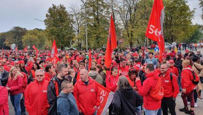 <p>In Tihange fanden sich zahlreiche Gewerkschaftler ein.</p>