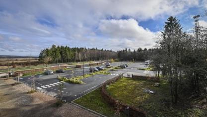 <p>Auf dem neu gestalteten Parkplatz am Signal de Botrange stehen 150 Parkplätze zur Verfügung.</p>