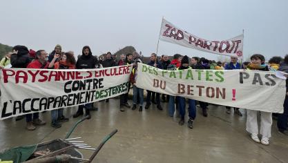 <p>Rund 300 Aktivisten versammelten sich am Sonntag in Grâce-Hollogne.</p>