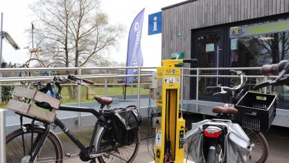 <p>Bis zur vier E-Fahrräder können gleichzeitig am Vennbahnradweg in Montenau aufgeladen werden. Die Station befindet sich vor dem Tourist-Info-Punkt.</p>
