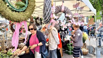 <p>Die passende Deko darf nicht fehlen. Davon gabe es beim diesjährigen Blumenmarkt wieder reichlich.</p>
