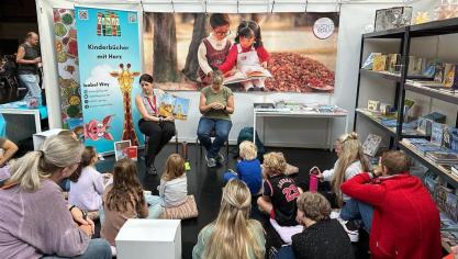 <p>In der vergangenen Woche stellte Isabel Wey ihr neues Kinderbuch  „Hein, das Schwein, hat Hunger“ auf der drittgrößten Buchmesse Deutschlands, der Buch Berlin, vor.</p>