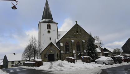 <p>Auch die Kirchen, hier die St. Eligius-Pfarrkirche in Büllingen, gehören zum Zuständigkeitsbereich der Gemeindedienste.</p>