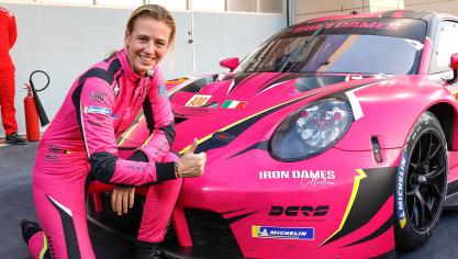 <p>Sarah Bovy, Lady in pink, ist Driver of the Year 2023.</p>
