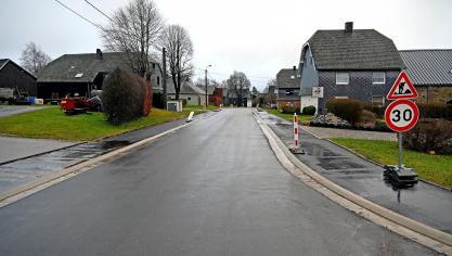 <p>Straßenbauarbeiten in der Wirtzfelder Straße in Elsenborn.</p>