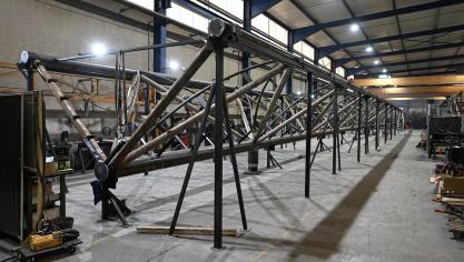 <p>284 Tonnen Stahl werden in den elf Stahlträger verarbeitet. Das fertige  Dach wird eine Größe von 60 x 53 Metern haben.</p>