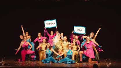 <p>Zum Abschluss präsentierten die Showdancers eine Performance zu „Mamma Mia“.</p>