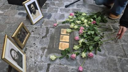 <p>Erinnerung gegen das Vergessen: Brüssel hat neue Stolpersteine für jüdische Opfer verlegt.</p>