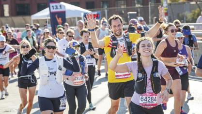<p>Unterwegs auf der Strecke: Daniel Grosvarlet (gelbes Trikot) erlebte die Stimmung entlang der Route als besonders fröhlich und international geprägt.</p>