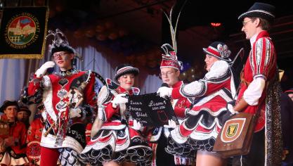 <p>Sie sind ab sofort die Aushängeschilder des Kelmiser Karnevals: Prinz Liam I. mit seinen Pagen Joana und Chloé sowie Hofnarr Lucas Schatzmeister Tim.</p>