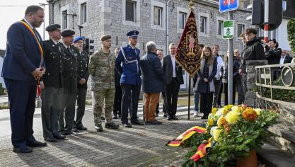 <p>Zum Gedenken an die Opfer von Krieg und Gewalt wurde ein Kranz niedergelegt.</p>