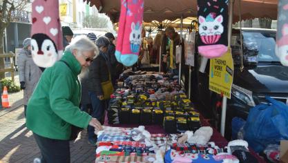 <p>Die Stände mit warmen Kleidungsstücken waren beim Katharinenmarkt erwartungsgemäß stark vertreten.</p>
