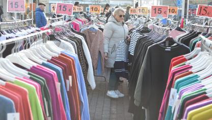 <p>Katharinenmarkt: Händler und Besucher strahlen mit der Sonne um die Wette</p>
