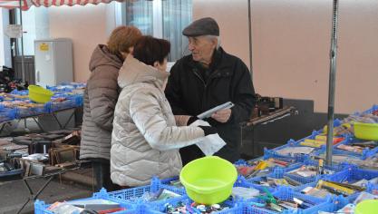 <p>Katharinenmarkt: Händler und Besucher strahlen mit der Sonne um die Wette</p>
