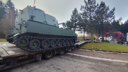 <p>[Video] Frisch lackierter „Panzer“ zum Kreisverkehr am Lager Elsenborn zurückgekehrt</p>
