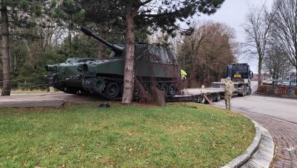 <p>[Video] Frisch lackierter „Panzer“ zum Kreisverkehr am Lager Elsenborn zurückgekehrt</p>
