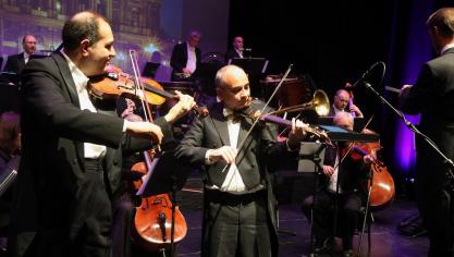 <p>Das Euro Symphonic Orchestra begeistert mit besonderen Einlagen.</p>