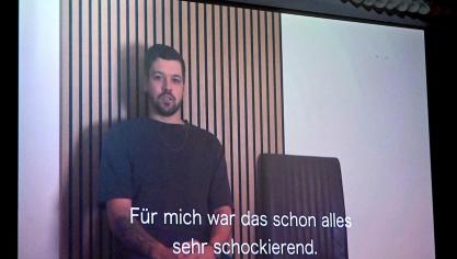 <p>Lachende Böschäsel Arena Rocherath</p>
