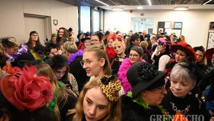 <p>Möhnendonnerstag in Büllingen [Teil 1]</p>
