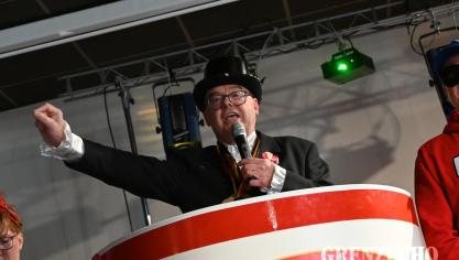 <p>Möhnendonnerstag in Büllingen [Teil 1]</p>
