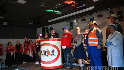 <p>Möhnendonnerstag in Büllingen [Teil 1]</p>

