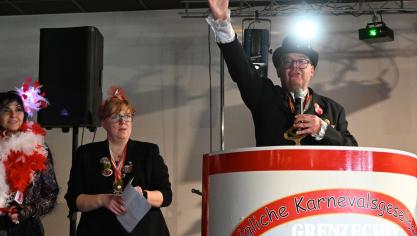 <p>Möhnendonnerstag in Büllingen [Teil 1]</p>
