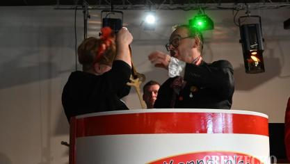 <p>Möhnendonnerstag in Büllingen [Teil 1]</p>
