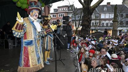 <p>Altweiberdonnerstag am Marktplatz [Teil 1]</p>

