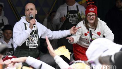 <p>Altweiberdonnerstag am Marktplatz [Teil 2]</p>
