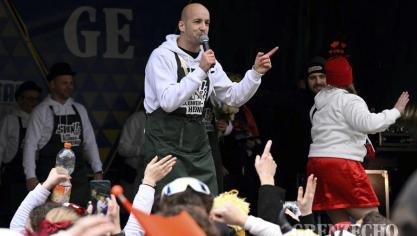 <p>Altweiberdonnerstag am Marktplatz [Teil 2]</p>
