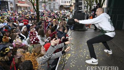 <p>Altweiberdonnerstag am Marktplatz [Teil 2]</p>
