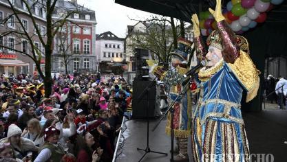 <p>Altweiberdonnerstag am Marktplatz [Teil 2]</p>
