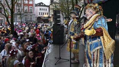 <p>Altweiberdonnerstag am Marktplatz [Teil 2]</p>
