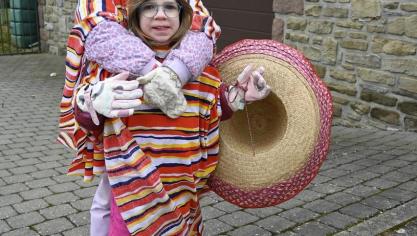 <p>Karnevalszug am Tulpensonntag in Deidenberg [Teil 1]</p>
