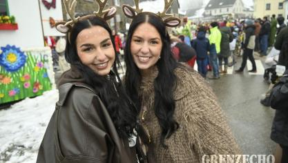 <p>Rosenmontagszug in Bütgenbach [Teil 1]</p>
