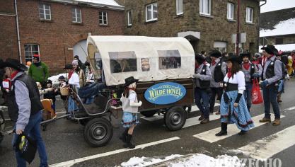 <p>Rosenmontagszug in Bütgenbach [Teil 1]</p>
