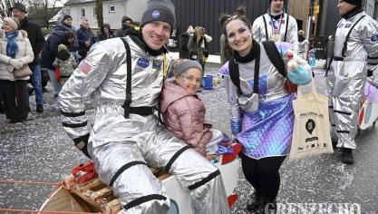 <p>Rosenmontagszug in Bütgenbach [Teil 2]</p>
